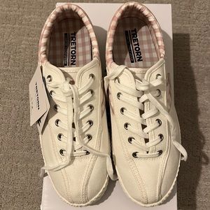 NWT Tretorn pink gingham Nylite sneakers 8